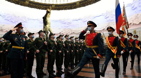 Un fost militar rus a deschis focul și a omorât două persoane la Moscova pentru că refuza să poarte masca