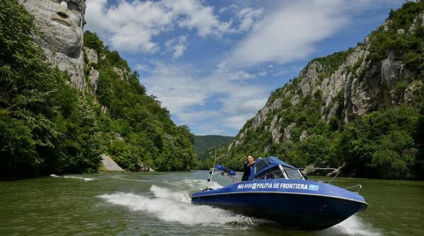 Pe Dunăre, ca în Golful Guineea. „Pirații” români au jefuit o barjă care tranzita fluviul