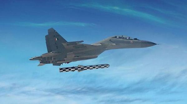 India a testat o nouă versiune a rachetei BrahMos de la bordul unei aeronave de tip Su-30MKI