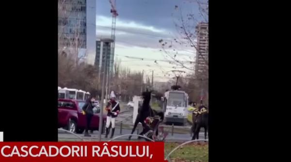 Jandarmul care a căzut de pe cal în timpul paradei va fi anchetat pentru grave prejudicii de imagine aduse Jandarmeriei Române