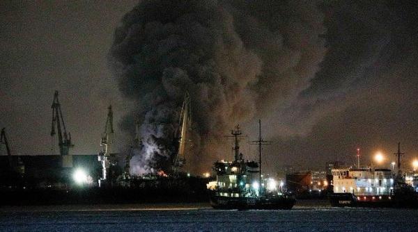 Incendiu masiv pe corveta rusă Provorny aflată în construcții la șantierul din Sankt Petersburg