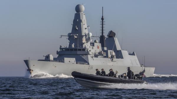 Rusia spune că incidente precum incursiunea distrugătorului britanic HMS Defender în apele sale ar putea duce la un conflict armat cu NATO