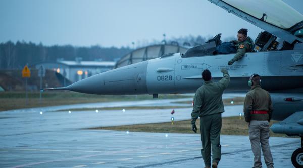 Mai multe avioane F-16 ale US Air Force vor face echipă cu cele ale Poloniei şi Belgiei pentru misiuni de Poliție Aeriană Întărită