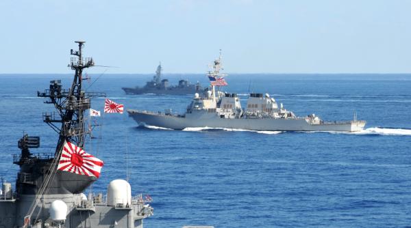 Pe fondul acţiunilor destabilizatoare ale Chinei, SUA şi Japonia îşi consolidează cooperarea militară