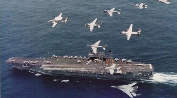 „Ultimul drum” al portavionului american USS Kitty Hawk (FOTO). Nava care a participat la conflictele Războiului Rece - vândută pentru 1 cent