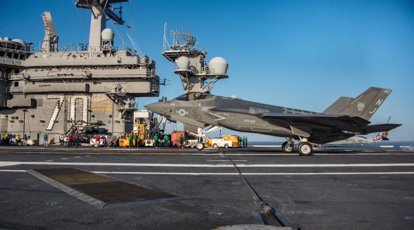 Un nou incident aviatic în care este implicat un F-35. Accidentul a avut loc la bordul portavionului USS Carl Vinson