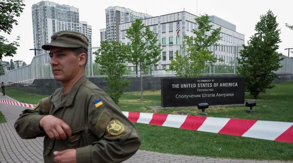 Ambasada SUA la Kiev: Cetăţenii americani să se pregătească imediat de plecare din Ucraina
