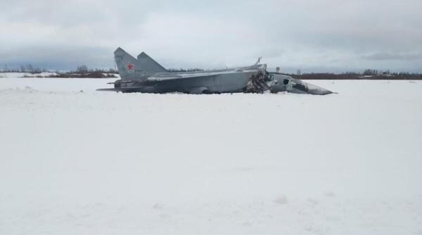 Un MiG-31 a ieșit de pe pistă în timpul decolării în Rusia. Moscova vorbește de „pagube minore” - imaginile indică cu totul altceva