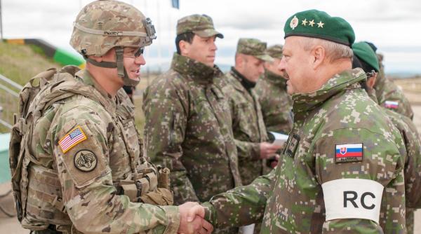 În ciuda unei campanii de dezinformare, Slovacia ratifică un pact militar cu Statele Unite: Două aeroporturi militare vor fi extinse