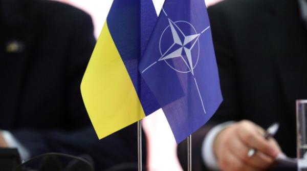 Diplomat ucrainean: Ucraina ar putea renunţa la candidatura sa la NATO pentru a evita un război cu Rusia