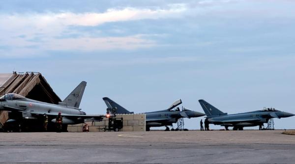 Aglomerație de avioane de vânătoare în România. Trei Eurofighter Typhoon germane au aterizat azi la Kogălniceanu