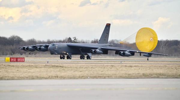 Ca parte a misiunii Bomber Task Force, un bombardier american B-52 a aterizat în Cehia (Foto)