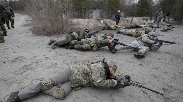 Finlanda anunţă decizia 'istorică' de a livra arme şi muniţii Ucrainei