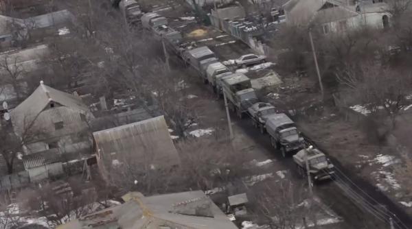 Schimbare în tactica de luptă: Trupele ruse din Ucraina au început să folosească “metoda siriană” de escortare a coloanelor militare