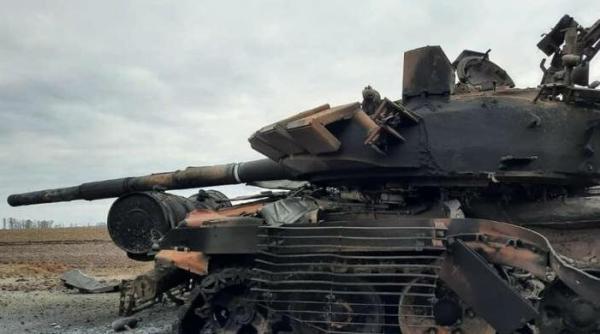 Ziua 7 a agresiunii militare | Ocupantul rus suferă pierderi semnificative: 30 de elicoptere şi până la 211 de tancuri au fost distruse