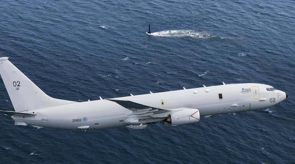 O aeronavă de patrulare P-8A Poseidon a Royal Air Force monitorizează nave de război ruseşti în Marea Mediterană