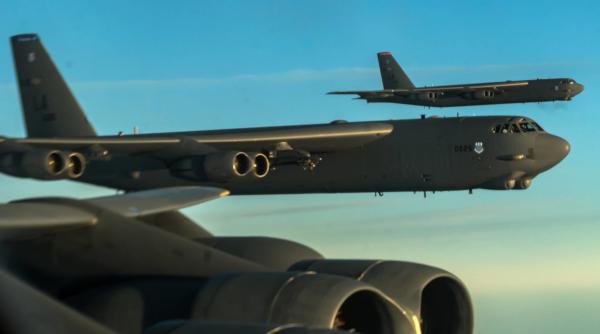 Zboruri cu repetiție în spațiul aerian al României: Două bombardiere strategice americane B-52H au efectuat noi misiuni