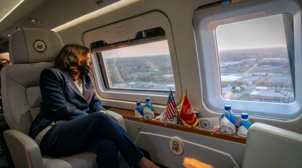 Kamala Harris a ajuns în România. Vizită istorică a vicepreședintelui SUA în țara noastră