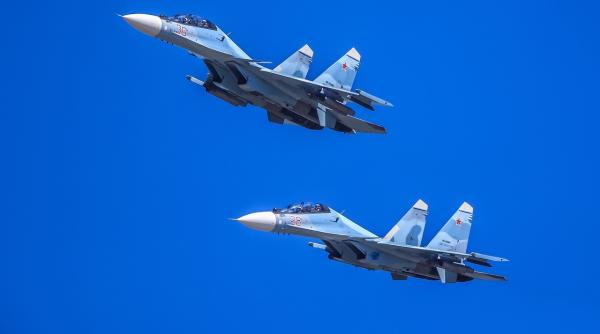 Două avioane de luptă ruseşti Su-30SM au fost doborâte de armata ucraineană. Aeronavele s-au prăbuşit în Marea Neagră