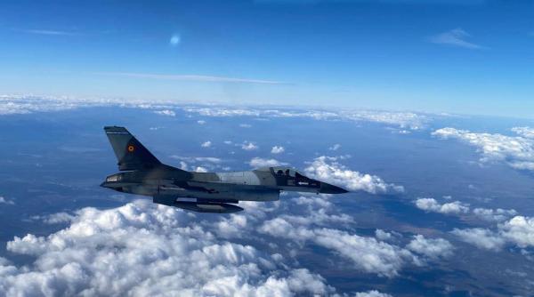 Aeronavele Forțelor Aeriene Române au escortat un nou avion la bordul căruia s-a emis o alertă cu bombă