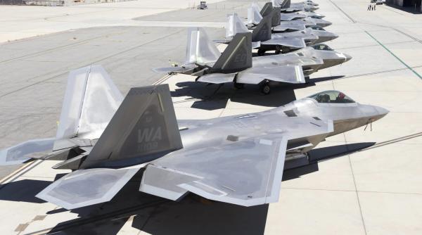 U.S. Air Force ar dori să renunţe la 33 de avioane de luptă F-22. Costurile cu modernizarea acestora ar fi prea mari