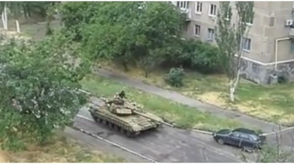 Forțele ucrainene au recucerit 11 localități din jurul Hersonului, unde rușii au abandonat tancuri T-64