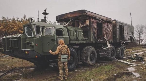 Ucraina: Forţele pentru Operaţii Speciale au publicat imagini cu un post de comandă distrus al unui sistem rusesc S-300