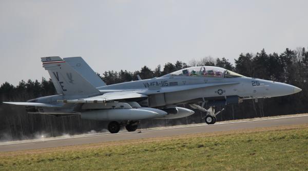 Avioane de luptă F-18 ale Infanteriei Marine americane au fost dislocate în regiunea Mării Baltice