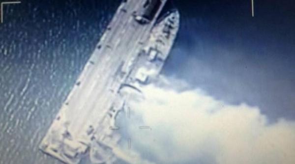 Rușii spun că ucrainenii și-au incendiat nava Donbas în portul Mariupol, pentru a nu fi capturată de forțele de ocupație invadatoare