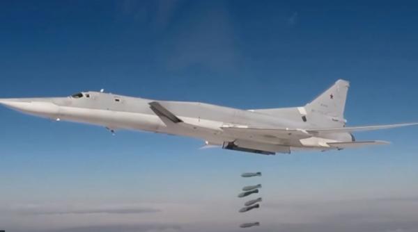 Rusia foloseşte bombardiere strategice Tu-22 pentru a bombardat oraşul Mariupol (Foto/Video). Principala ţintă rămâne combinatul Azovstal 
