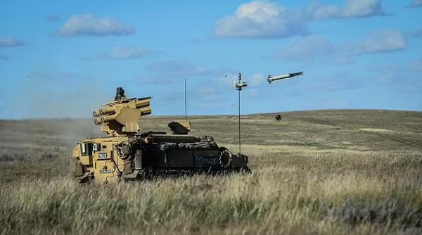 Marea Britanie va oferi Ucrainei şi vehicule blindate Stormer, echipate cu rachete sol-aer Starstreak