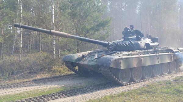 Marea Britanie analizează furnizarea de tancuri către Polonia pentru ca aceasta din urmă să transfere T-72 Ucrainei