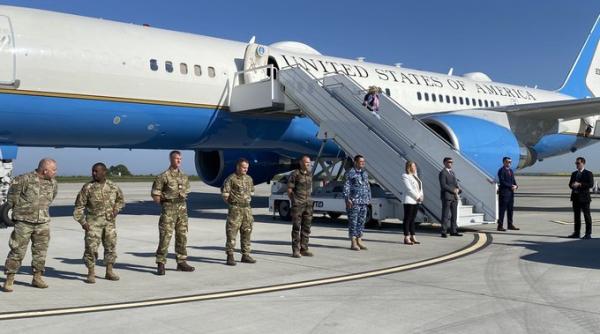 Prima Doamnă a Statelor Unite ale Americii, Jill Biden, a ajuns în România (Video)