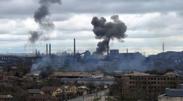 Peste 260 de luptători ucraineni au fost evacuați din oțelăria Azovstal din Mariupol