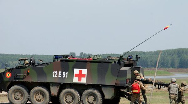 Scenariu privind o situație cu victime multiple. Armata română a „intervenit” și cu Piranha în varianta MEDEVAC