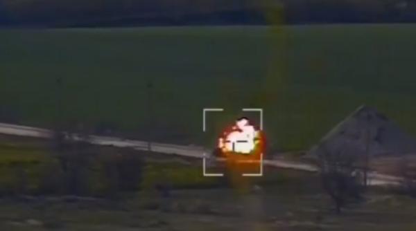 O nouă reuşită a militarilor ucraineni: Vehicul de luptă rusesc BMP-2, lovit în mişcare cu un sistem antitanc Stugna-P