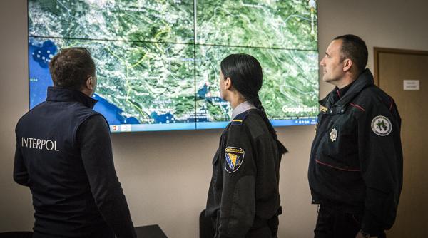 Directorul general al Interpol: Un număr mare de arme trimise în Ucraina ar putea ajunge în mâinile infractorilor din Europa