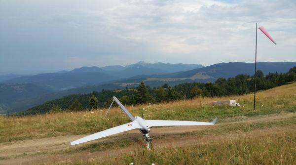 Noua dronă Hirrus L, o soluție 100% românească ce ar putea dota Armata. Range de 30 km în teritoriul inamic și autonomie de 3 ore