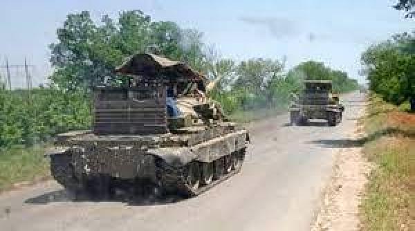 Vechile tancuri rusești T-62, trimise pe câmpul de luptă din Ucraina, au fost ''echipate'' cu sisteme de protecție improvizate