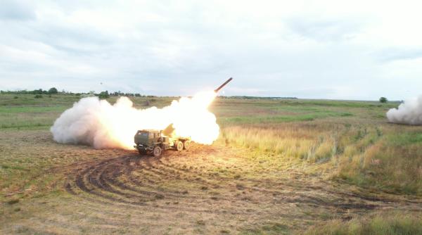 Armata română a efectuat în premieră trageri cu sistemul HIMARS (FOTO/VIDEO)