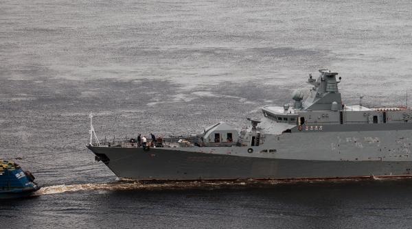 Rusia încearcă să ascundă pierderile suferite în Ucraina. O navă avariată din clasa Buyan-M, observată pe fluviul Volga (Foto)