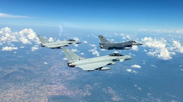 Două avioane Eurofighter Typhoon britanice, decolate de la Kogălniceanu, au exersat acțiuni comune de luptă cu două F-16 turce