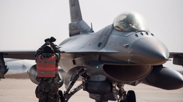 În SUA se pune problema pregătirii piloților ucraineni pe avioane de luptă F-16 și F-15