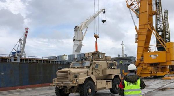 Polonia a primit primele 70 de vehicule militare MRAP Cougar (Foto)