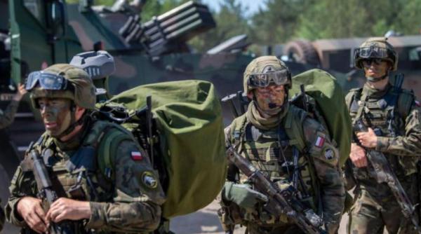 Polonia intenționează să mărească efectivele forțelor armate la 400.000 de militari