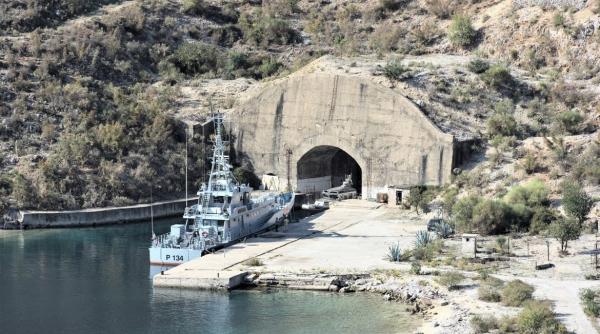 Albania, în discuţii cu NATO pentru construcţia unei baze navale la Marea Adriatică 