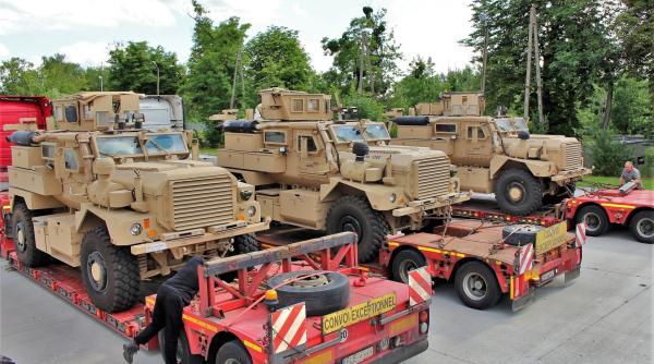 Polonia primește primul lot de 140 de vehicule blindate americane Cougar MRAP