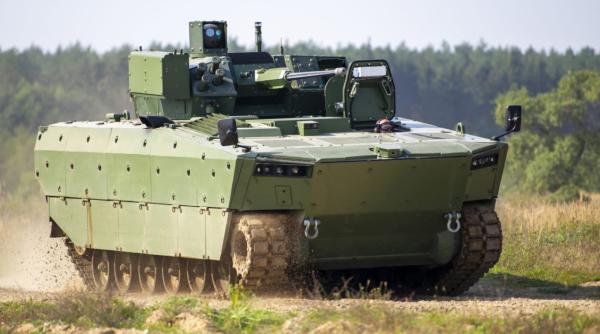 Industria poloneză de apărare efectuează primele teste de acceptare cu vehiculul blindat Borsuk. Primul client, Forțele Armate Poloneze