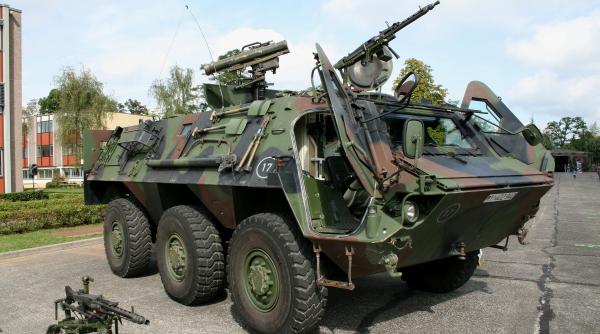 Ministrul german al apărării se opune livrării de transportoare blindate Fuchs către Ucraina: Este iresponsabil să vrei să jefuieşti Bundeswehr