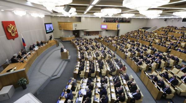Parlamentul Rusiei dezbate două legi privind trecerea economiei naționale la starea de război